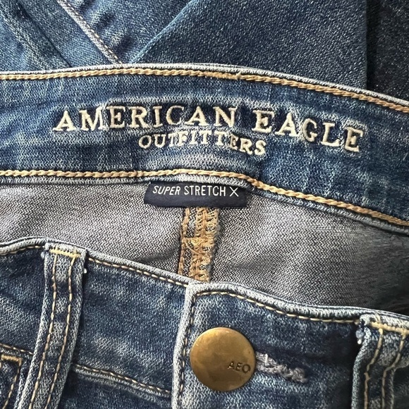 American Eagle Hi Rise Distressed Jegging - Picture 7 of 9